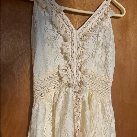 NWOT Cupshe V-neck Boho Lace Ruching Sundress with Tassels, size Medium - Picture 3 of 7